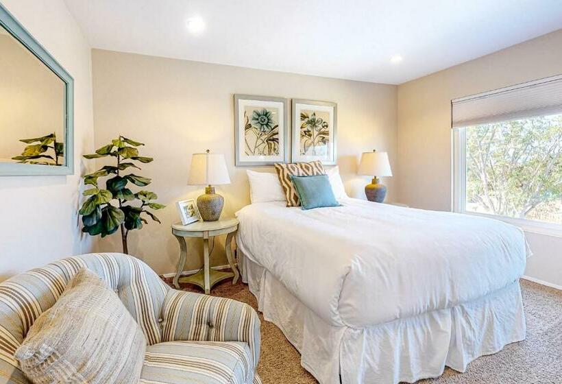 فندق Poinsettia Pacific Views