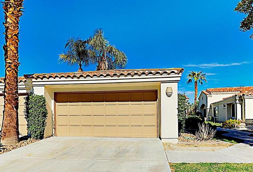 Отель Riviera Oasis