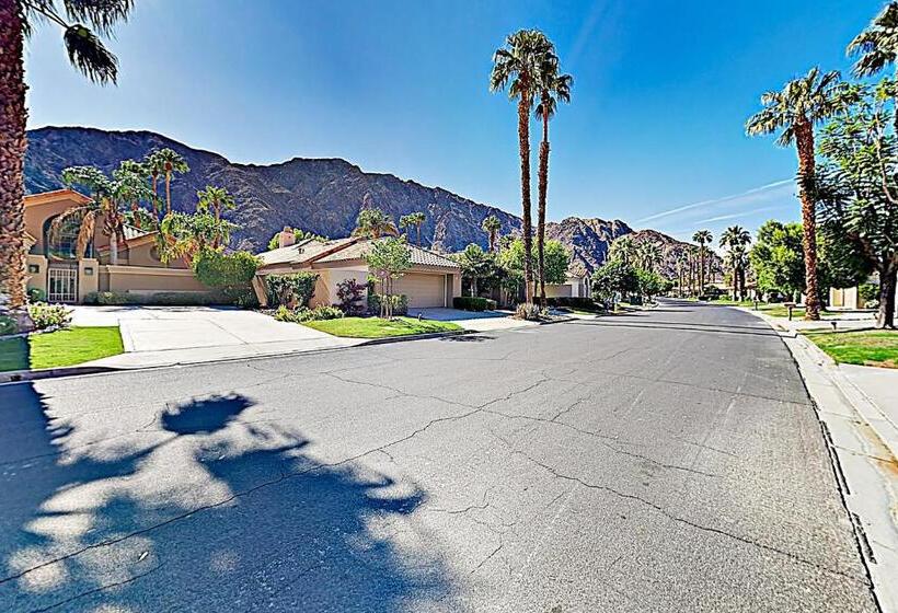 Отель Riviera Oasis