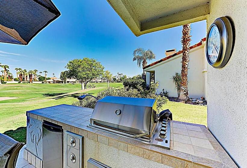 Отель Riviera Oasis