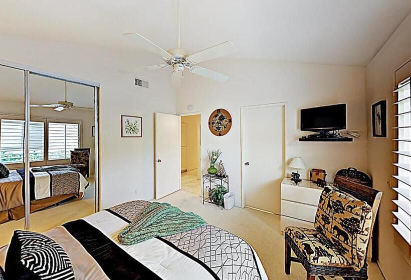 Отель Riviera Oasis