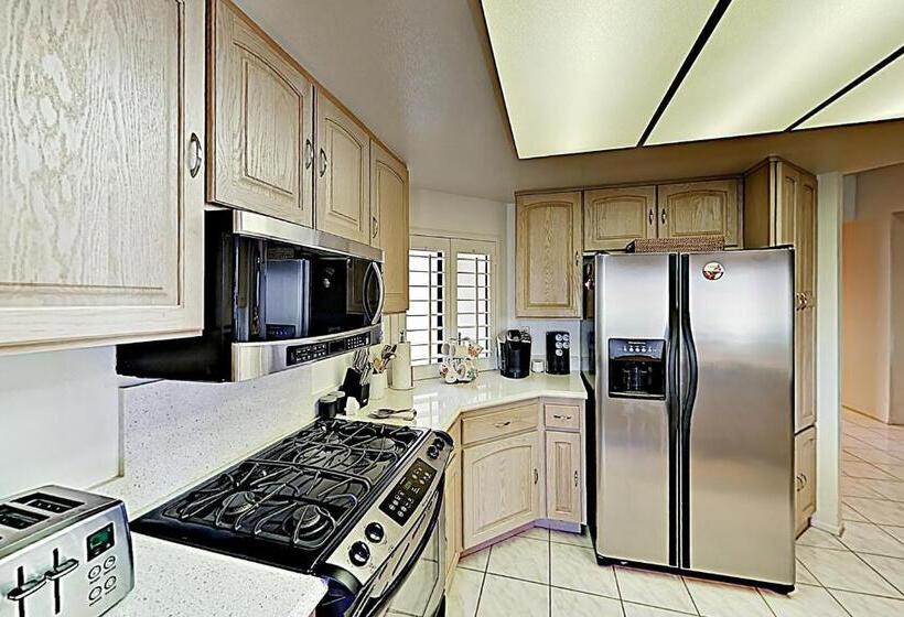 Отель Riviera Oasis