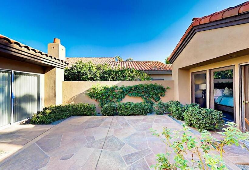 Отель Riviera Oasis