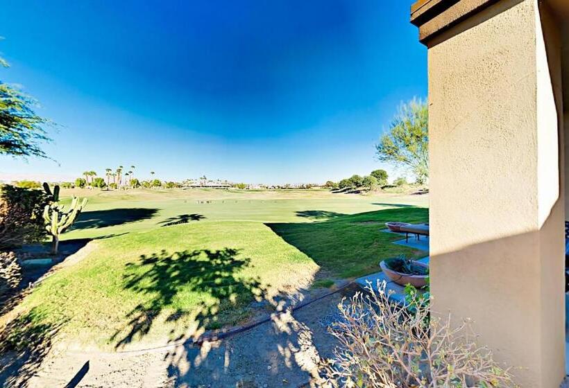 Отель Riviera Oasis