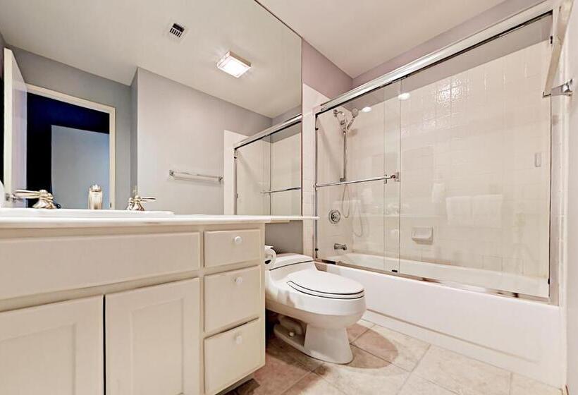 Отель Riviera Oasis