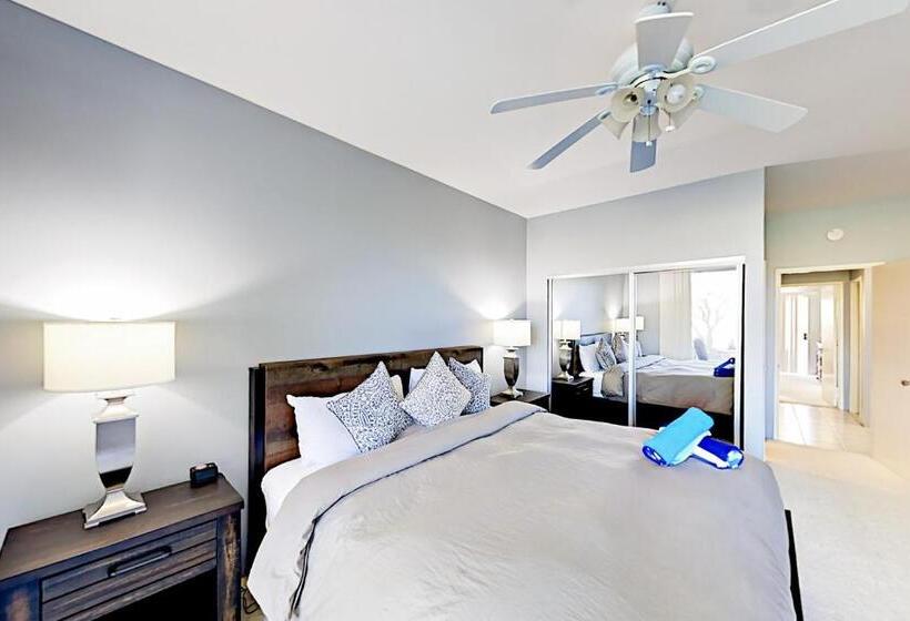 Отель Riviera Oasis