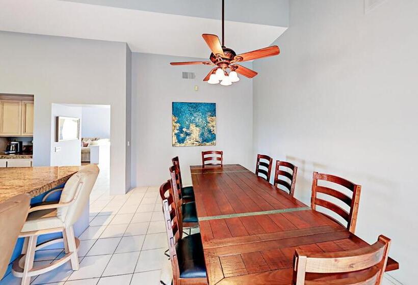 Отель Riviera Oasis