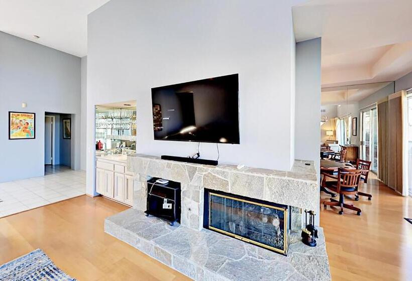 Отель Riviera Oasis