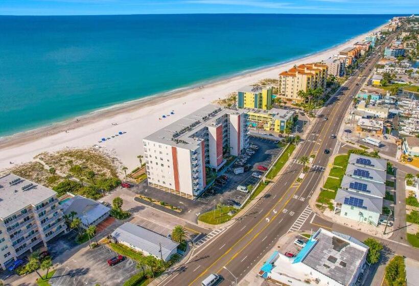 فندق Sea Breeze 702