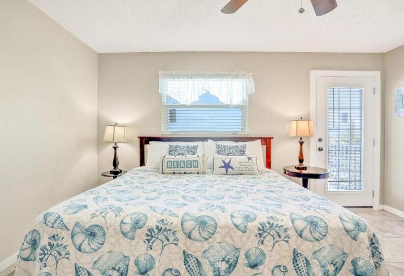 فندق Sea Breeze 702