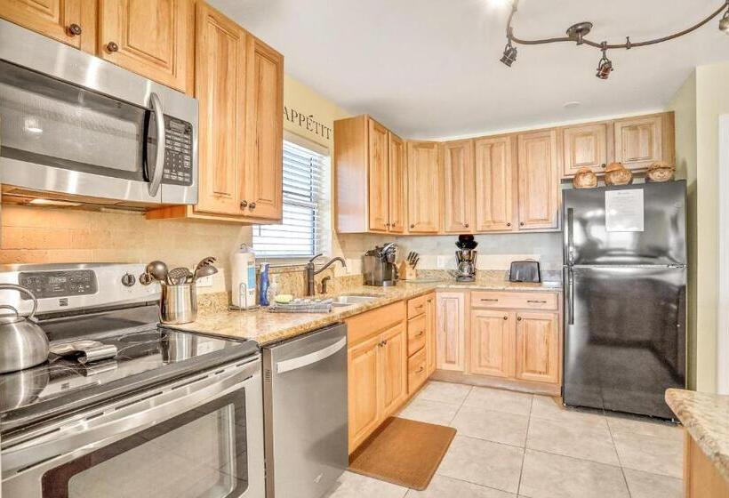 فندق Sea Breeze 702