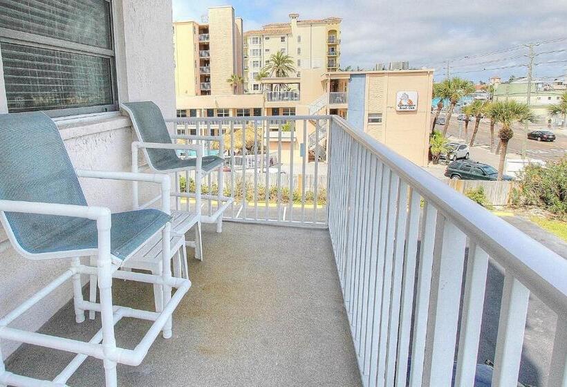 فندق Sea Breeze 702