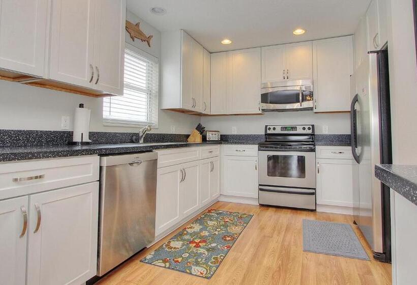 فندق Sea Breeze 702