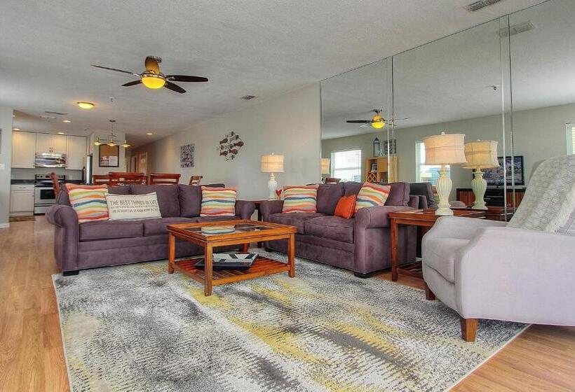 فندق Sea Breeze 702