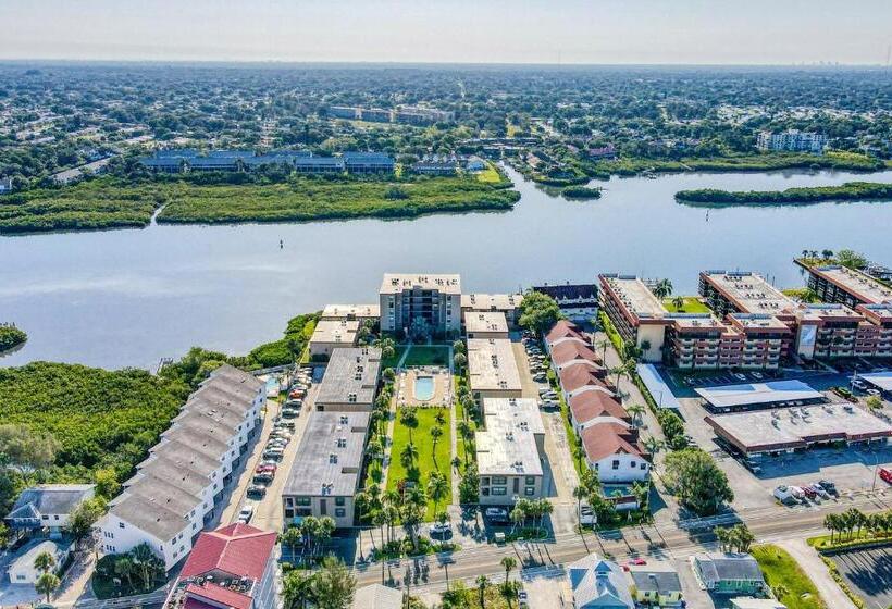 בית מלון כפרי Sea Club 21