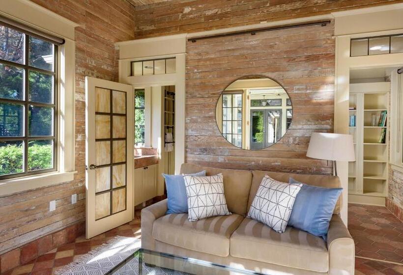 호텔 The Carriage House