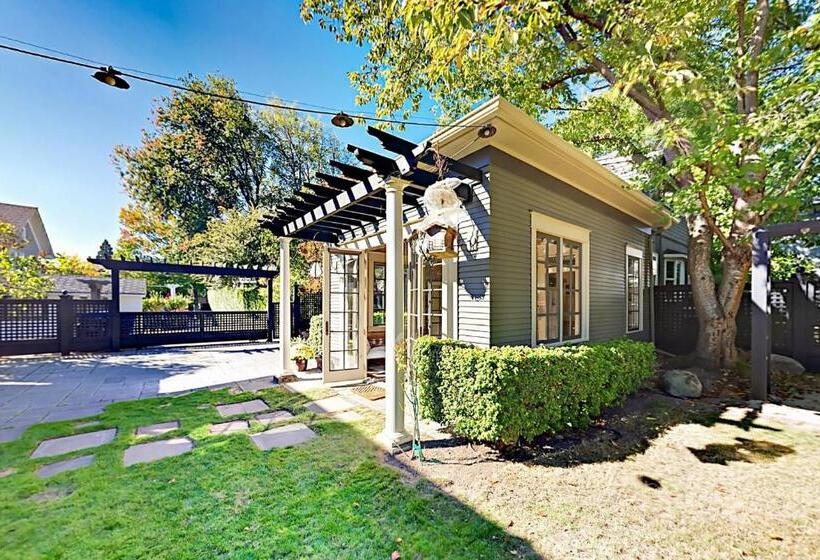 호텔 The Carriage House