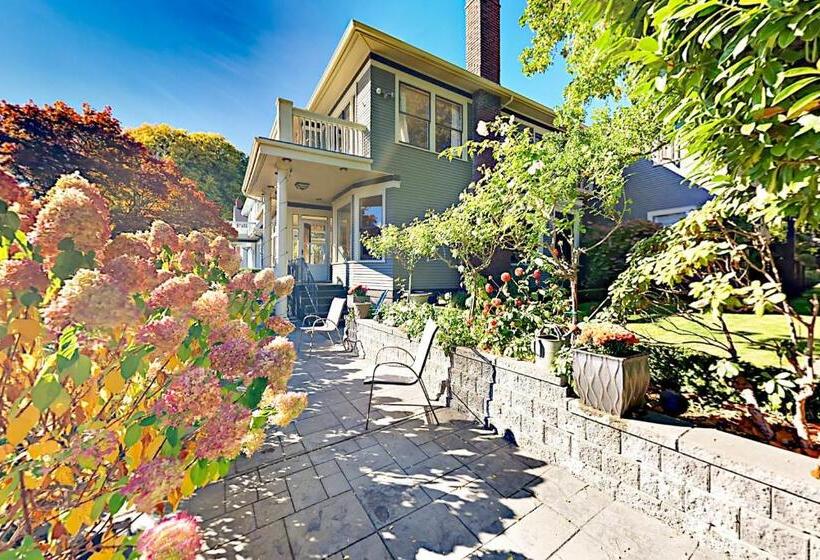 호텔 The Carriage House