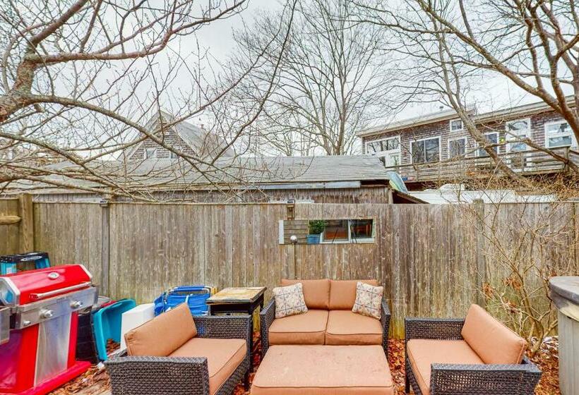 فندق The Hot Tub House