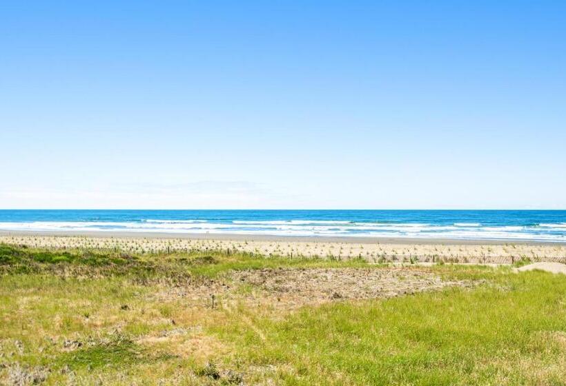 Отель The Ocean Is Calling