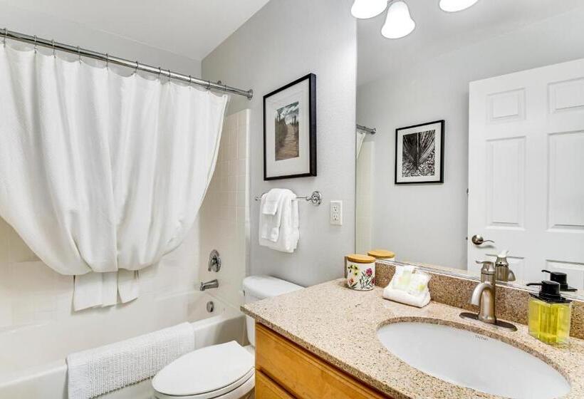 Отель The Ocean Is Calling