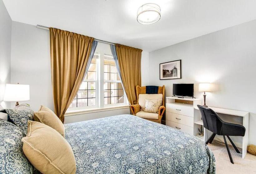 Отель The Ocean Is Calling