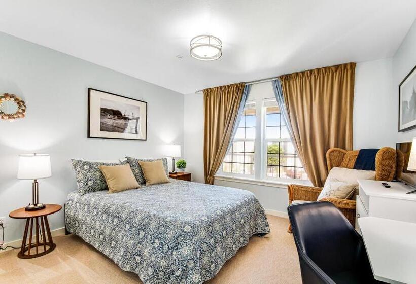 Отель The Ocean Is Calling