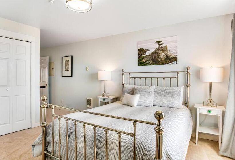 Отель The Ocean Is Calling