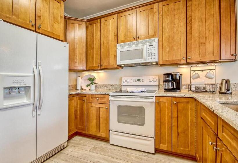 فندق West End Isle Retreat