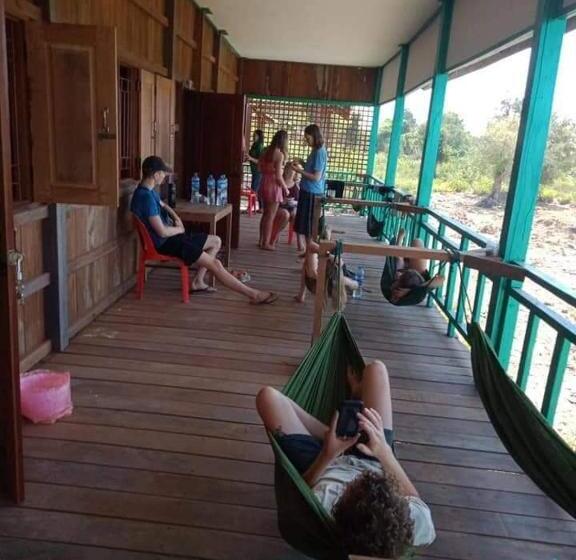 Общежитие Sompong Sunset View Guest House