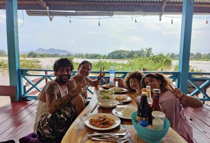 Общежитие Sompong Sunset View Guest House