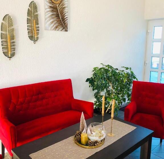 تختخواب و صبحانه Becar Pyramid Rooms