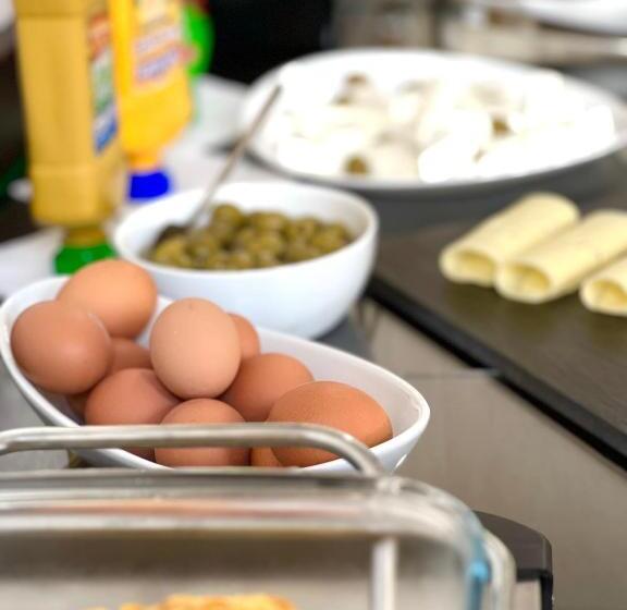 تختخواب و صبحانه Becar Pyramid Rooms