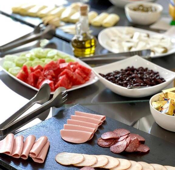 تختخواب و صبحانه Becar Pyramid Rooms