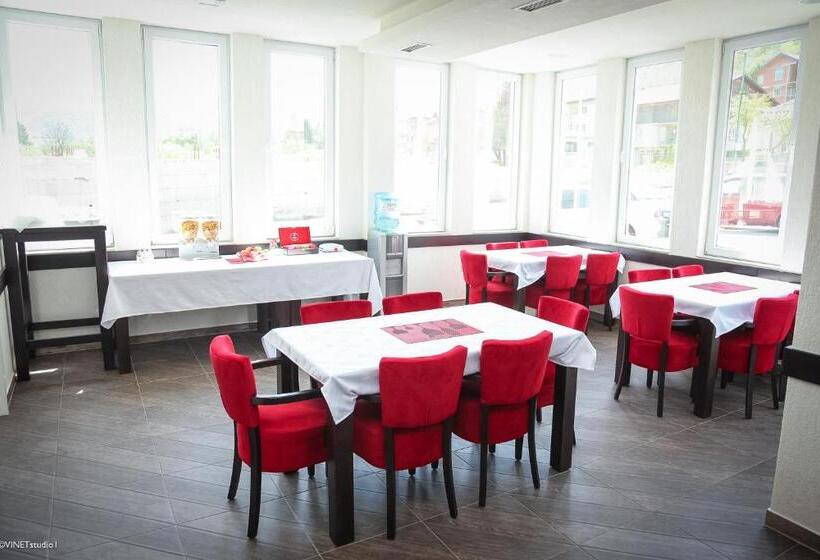 تختخواب و صبحانه Becar Pyramid Rooms