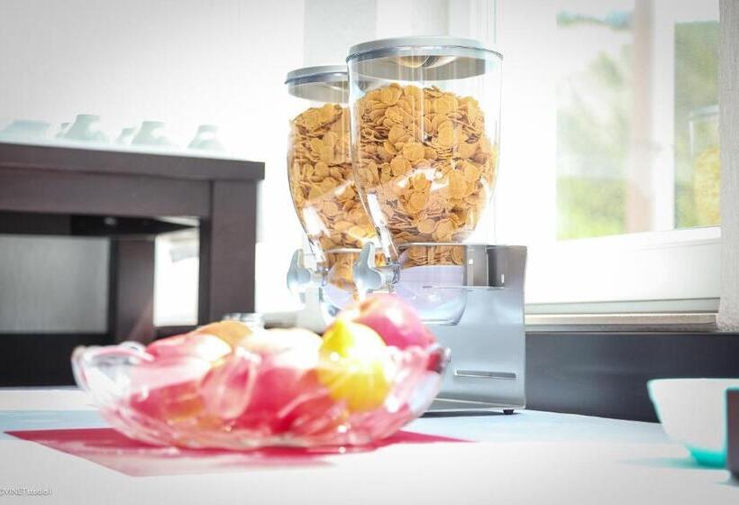 تختخواب و صبحانه Becar Pyramid Rooms