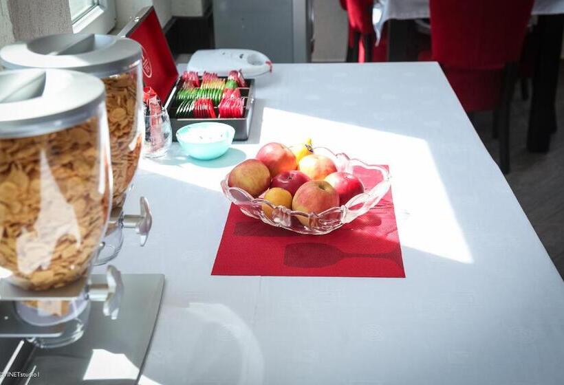 تختخواب و صبحانه Becar Pyramid Rooms