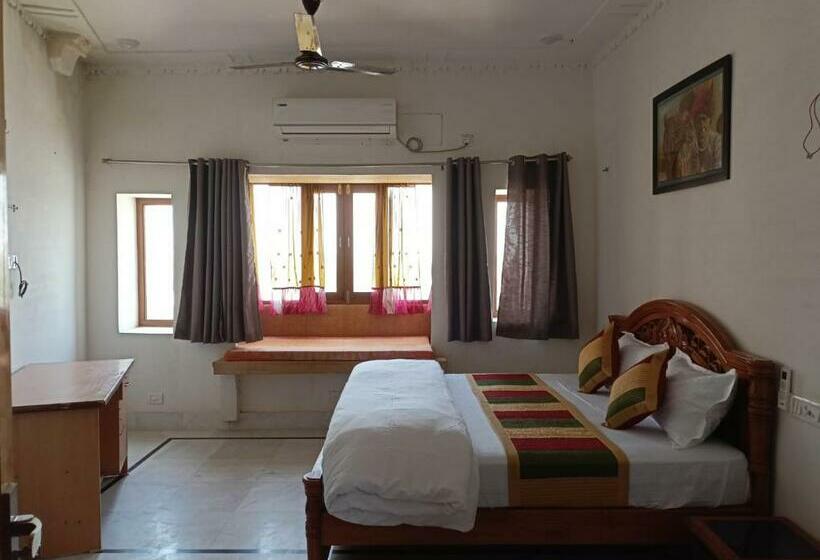 تختخواب و صبحانه Shiva Haveli