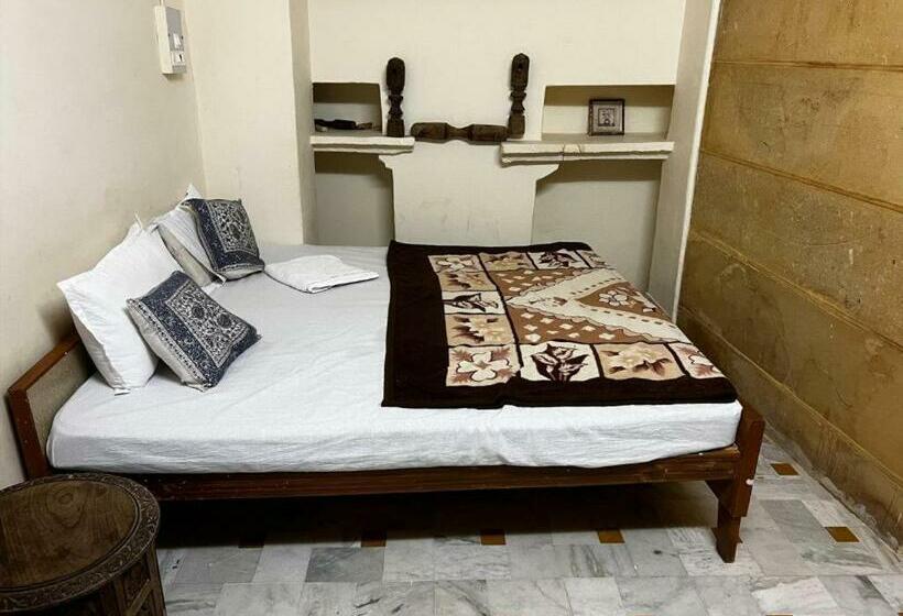 تختخواب و صبحانه Shiva Haveli