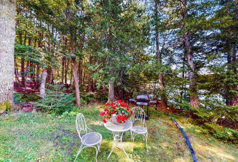 فندق Lenas  Lakeside Cabin