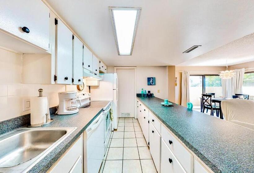 فندق Salty Mermaid