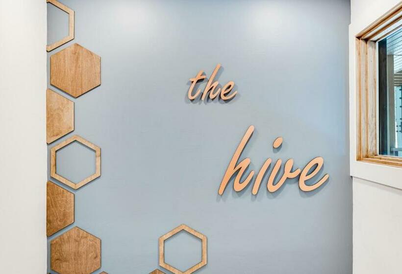 ホテル The Hive