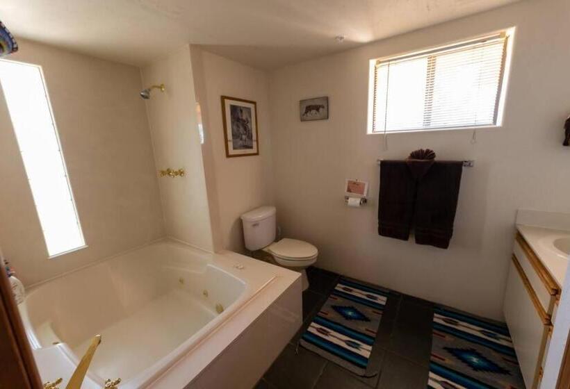 هتل The Mountain Lion   Horses Sedona S Most Loved