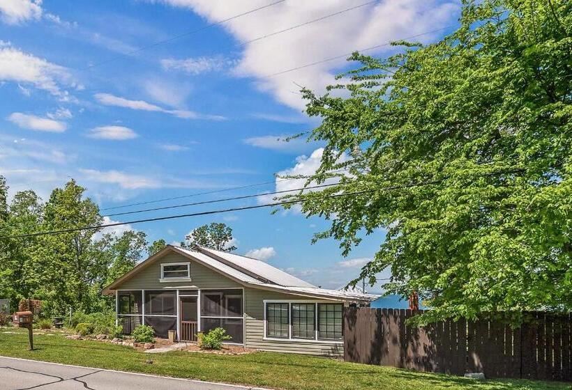 Peach Bluff House