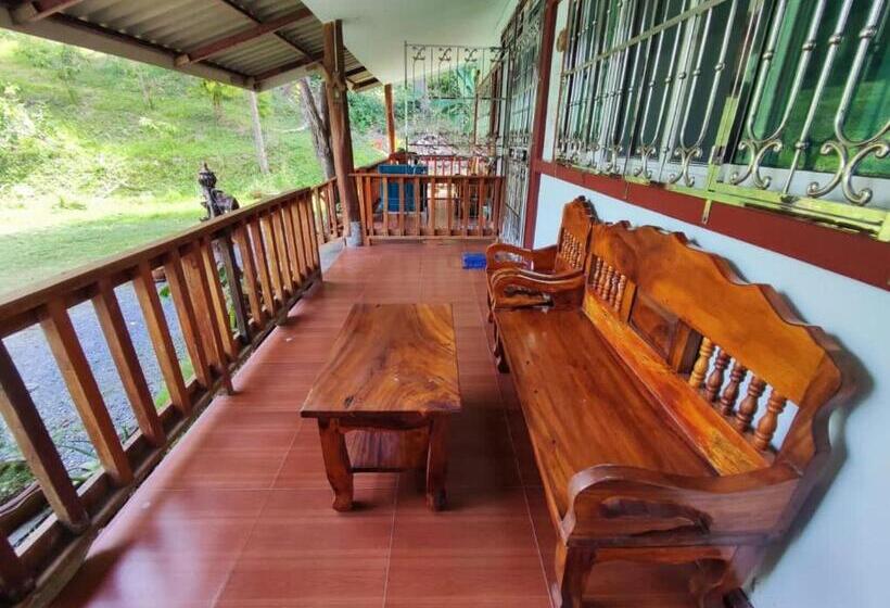 بنسيون Chalisa Bukit House Lanta