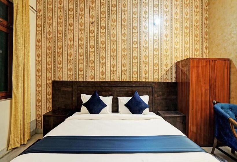 פנסיון Jain Residency