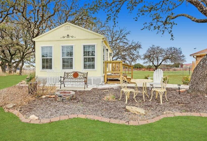 펜션 Kara S Cottage