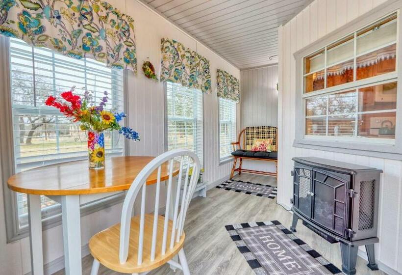 פנסיון Kara S Cottage