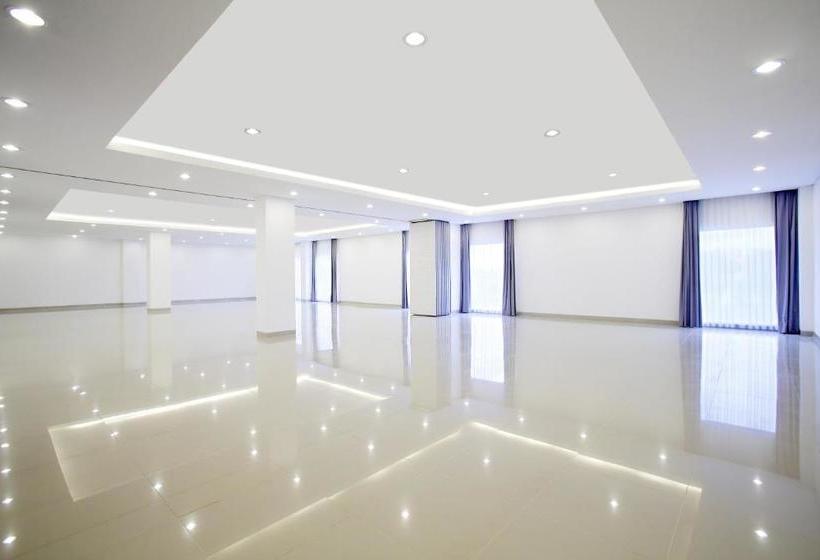 Amaris Hotel Karawang