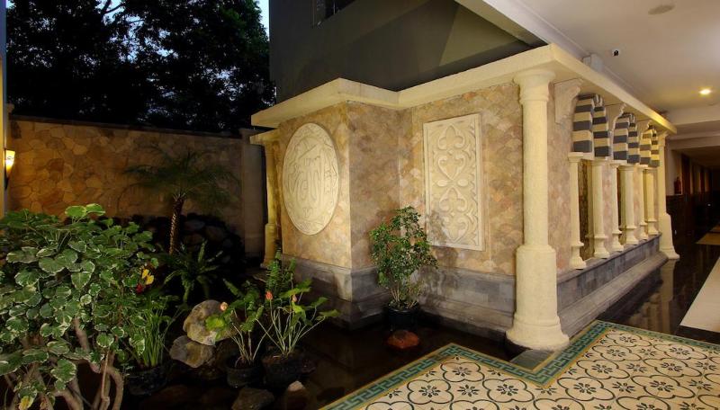 ホテル Aziza Solo